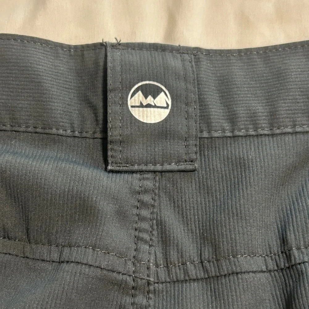 Wrangler ATG All Terrain Gear Mens Black Shorts Size 48 Outdoor Hiking 112353372